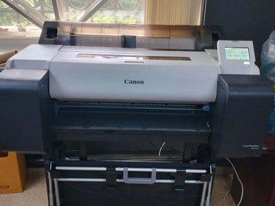 Новый уровень широкоформатной печати: успешная поставка Canon